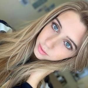 Meet your Posher, Julianna